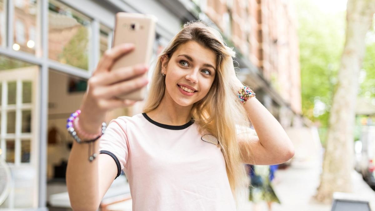 Die richtige Beleuchtung kann Selfies aufwerten und das Körperbewusstsein stärken