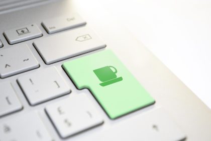 Keyboard, coffee, enter — Comparing Live Dealer Options at Best Online Casinos Canada