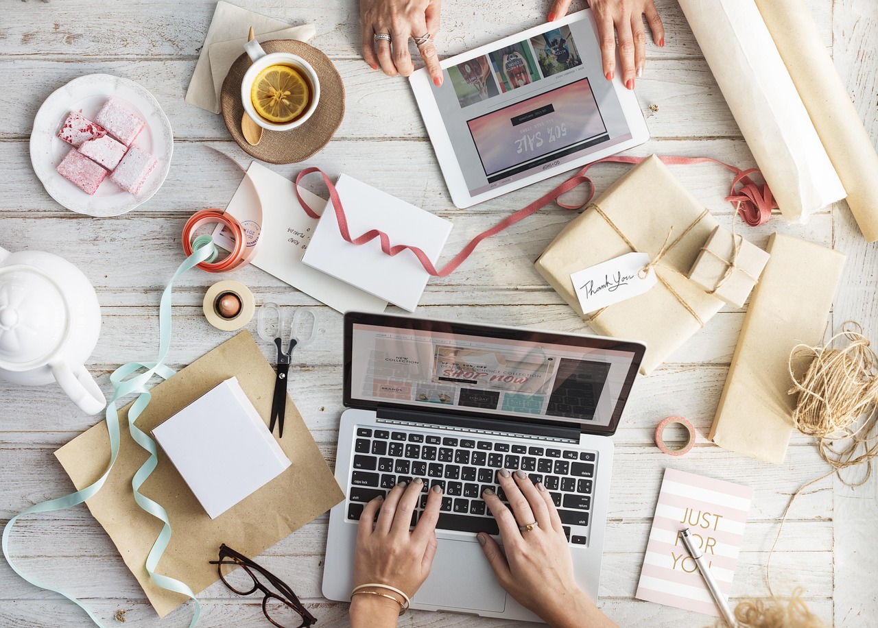 Desktop, laptop, crafts — Comparing the Best IPTV Providers: Features and Pricing