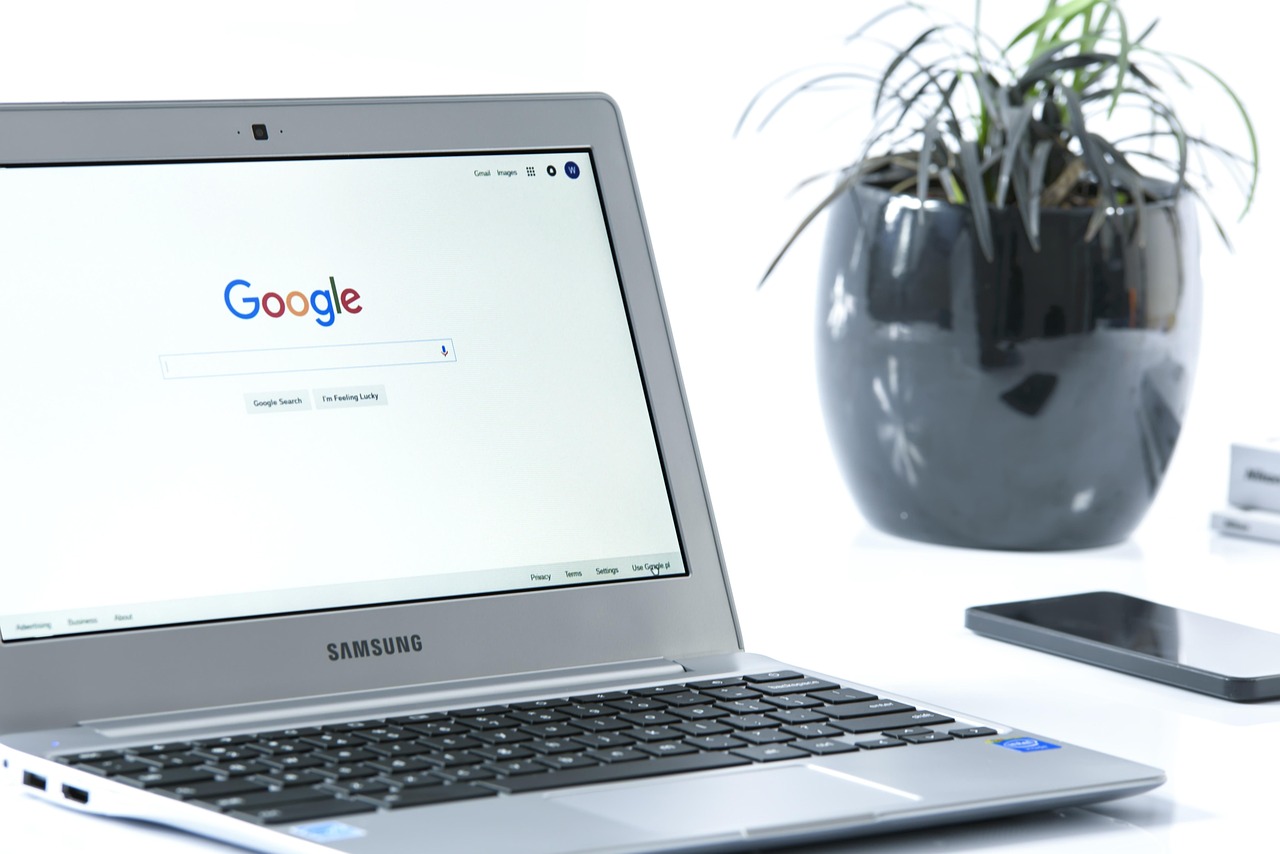 Internet search engine, laptop, netbook — Directing Traffic aimed at your website Using Search engine optimization