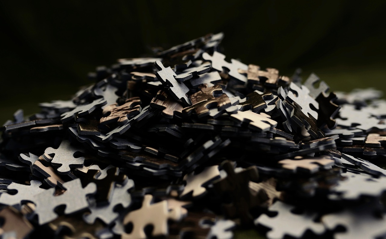 Puzzle pieces, puzzle, share — Gemstone dice built for collectors and serious players alike