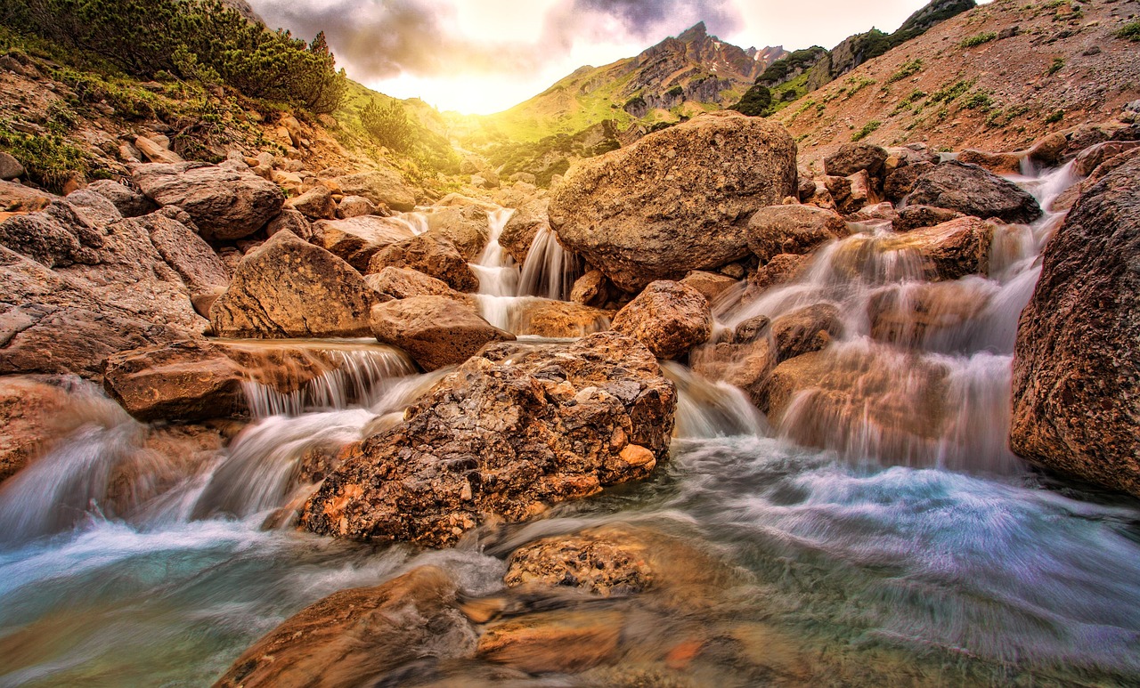 Waterfall, stream, nature — MMA Streams deliver every fight night and main card live without delay
