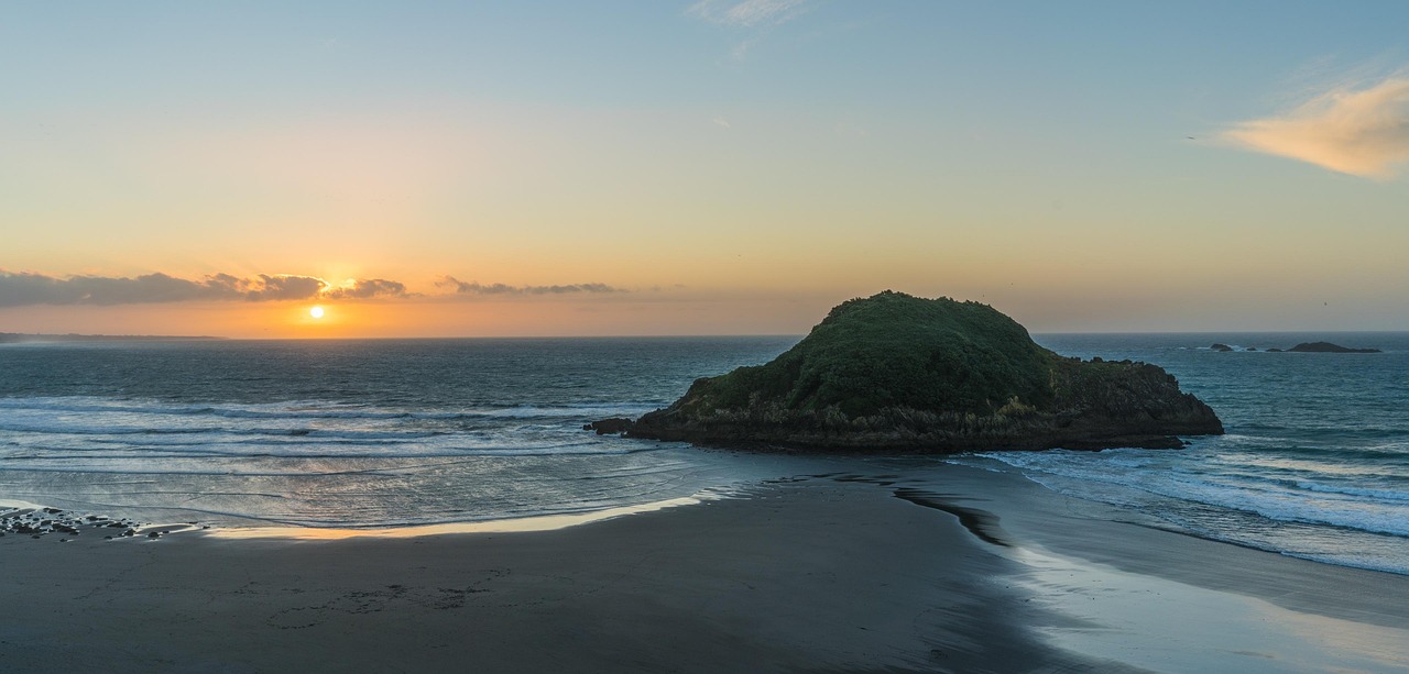 New plymouth, new zealand, beach — Optics BK7 Window