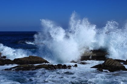 Waves, east sea, breaking waves — Score let implementing & more