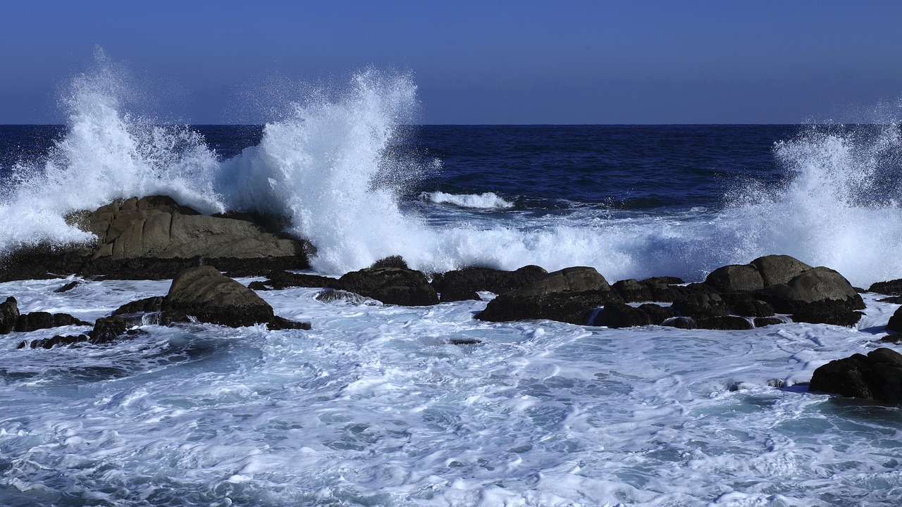 Waves, east sea, breaking waves — The Role of Customer Support in Online Casinos Canada