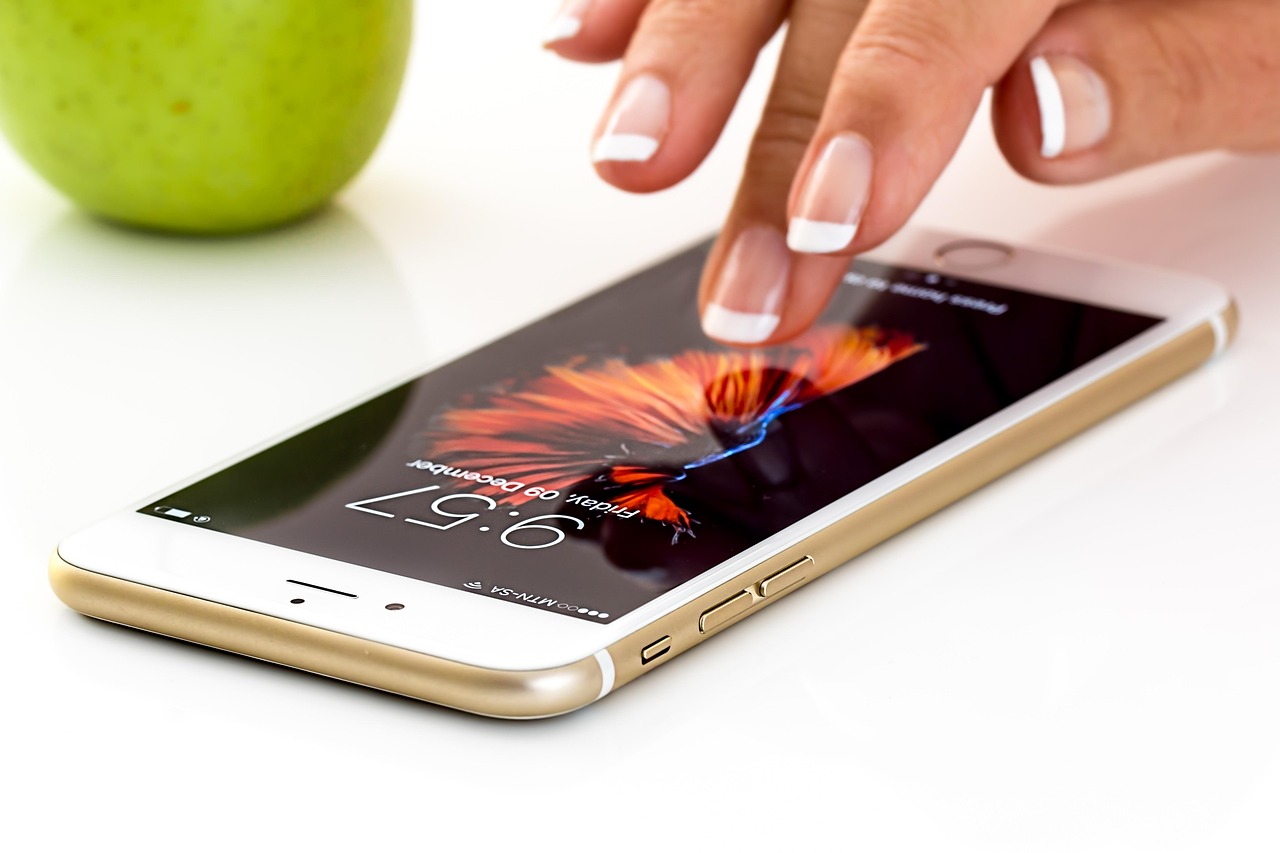 Smartphone, cellphone, touchscreen — Using Data to Promote ESG in Mumbai Businesses