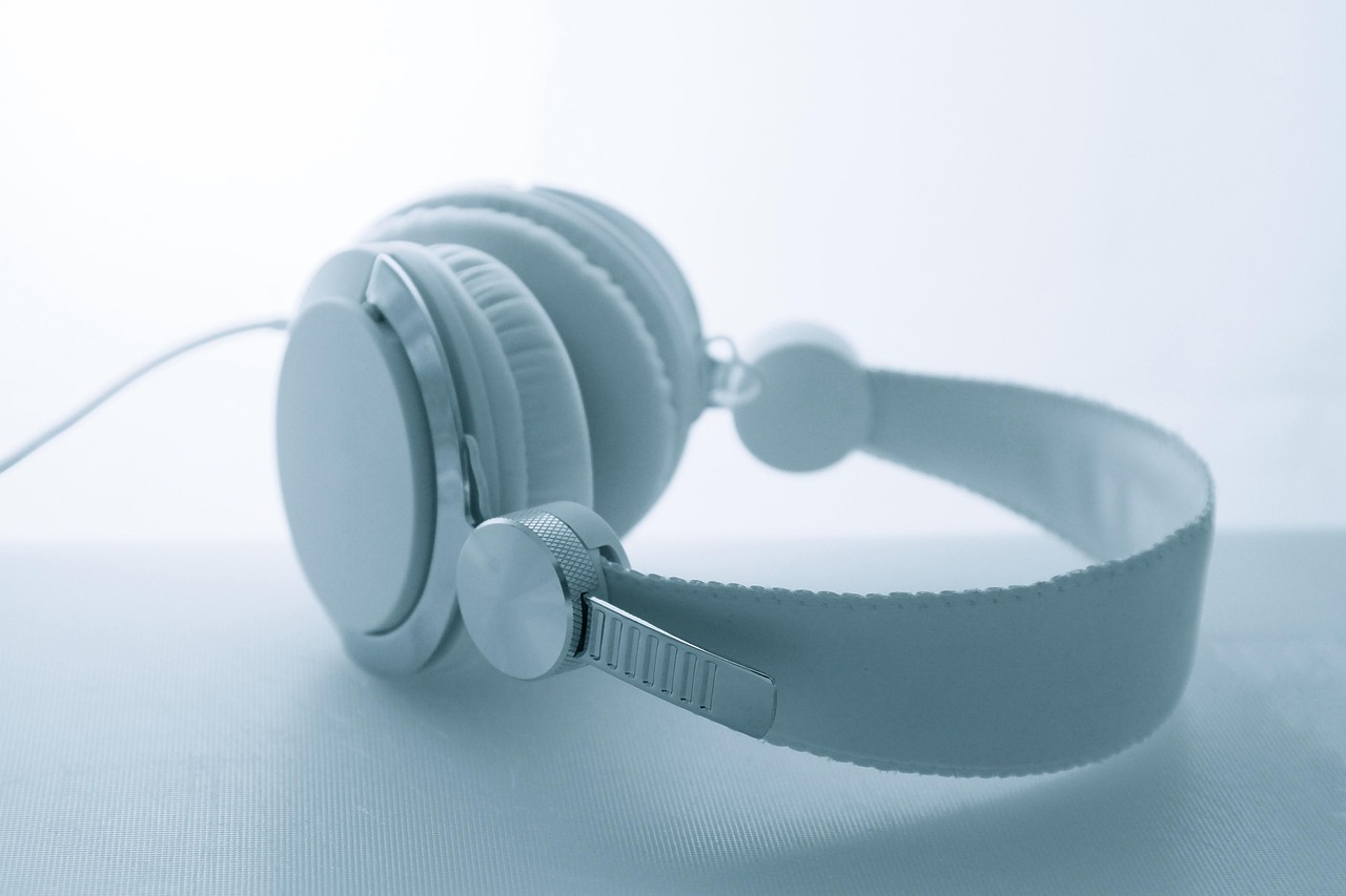 Headphones, neutral, music — Using Social Networking Effectively