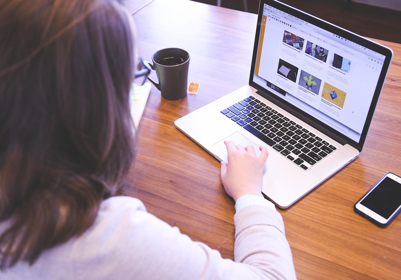 Student, woman, startup — What Is The Internet and just Who Developed It?