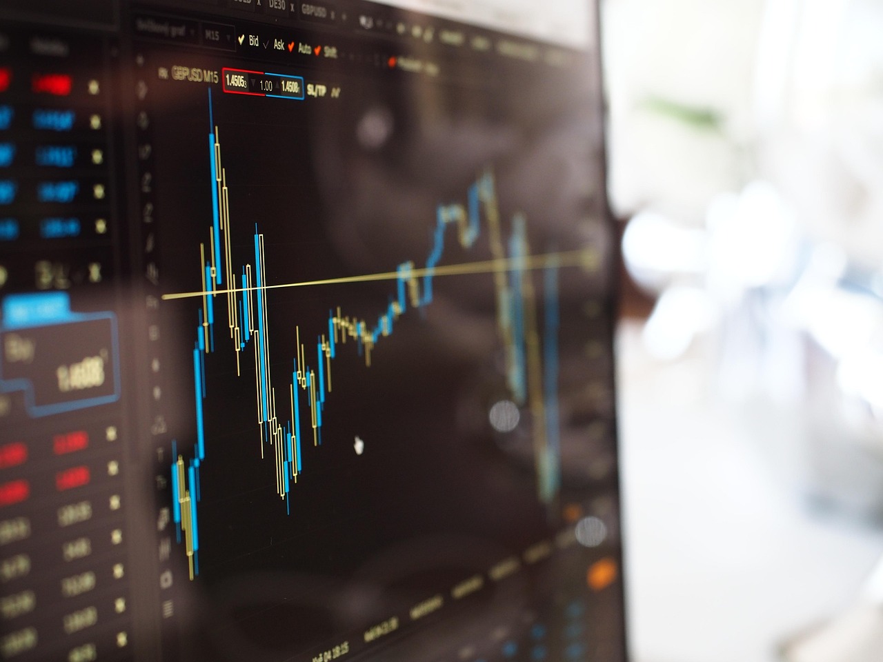Blur, chart, computer — Why do layer 2 blockchains bring specific benefits to DeFi?